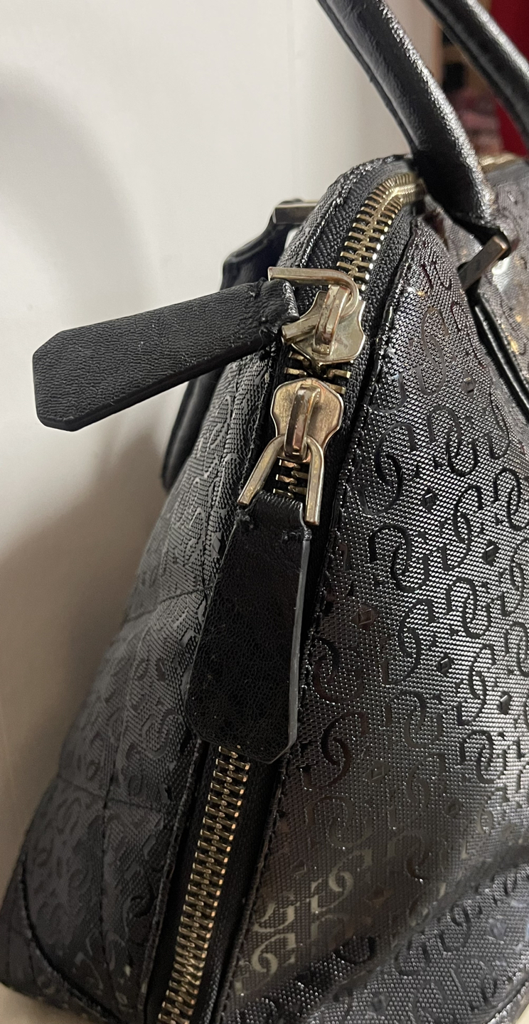 Guess Signature Black Tote image indicator(3)