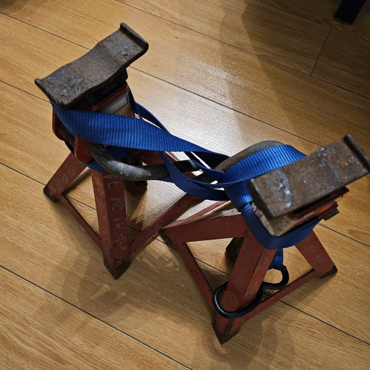 ❤️ Two (2) ton car jack stand image indicator(2)