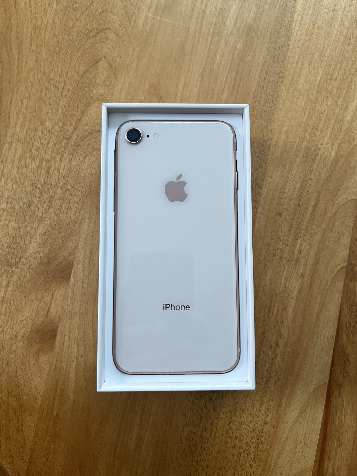 iPhone 8 - photo 2