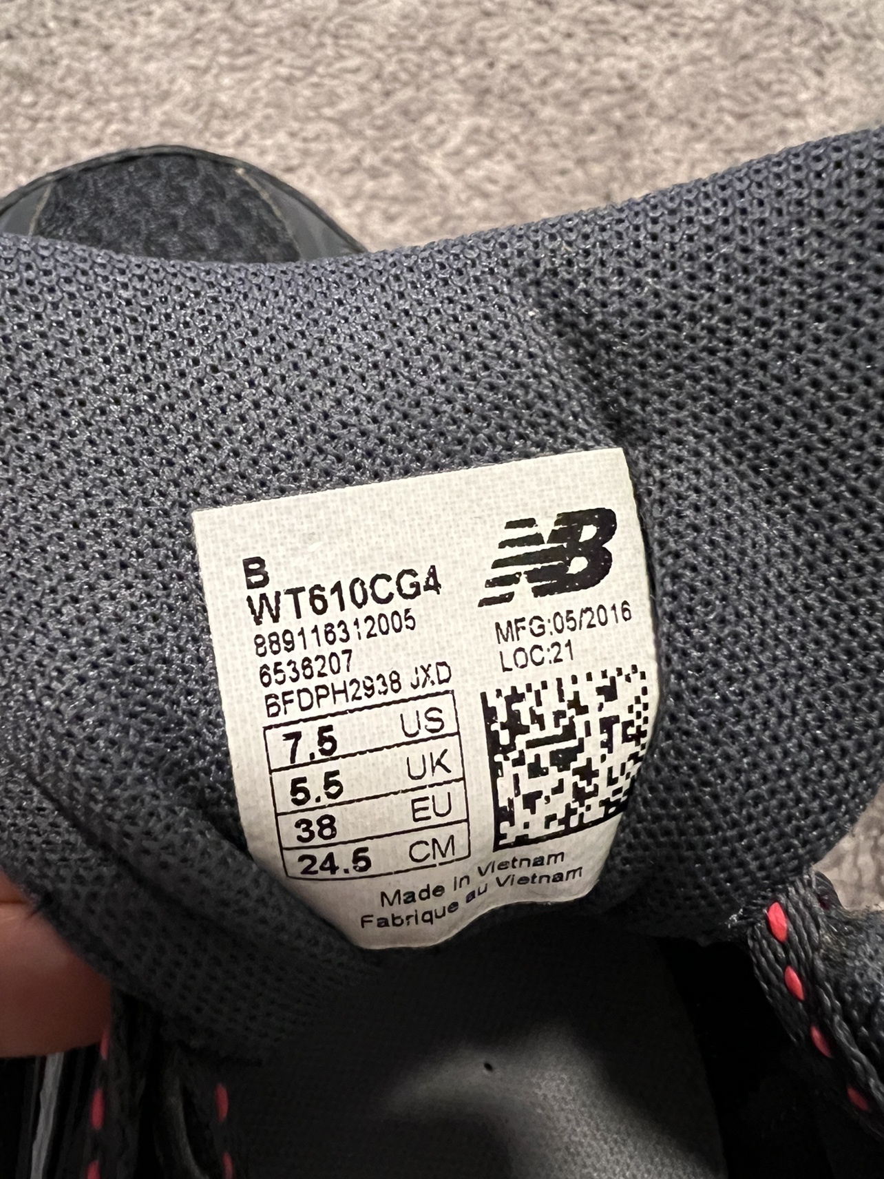 New Balance Sneakers (women size 7.5) - photo 4