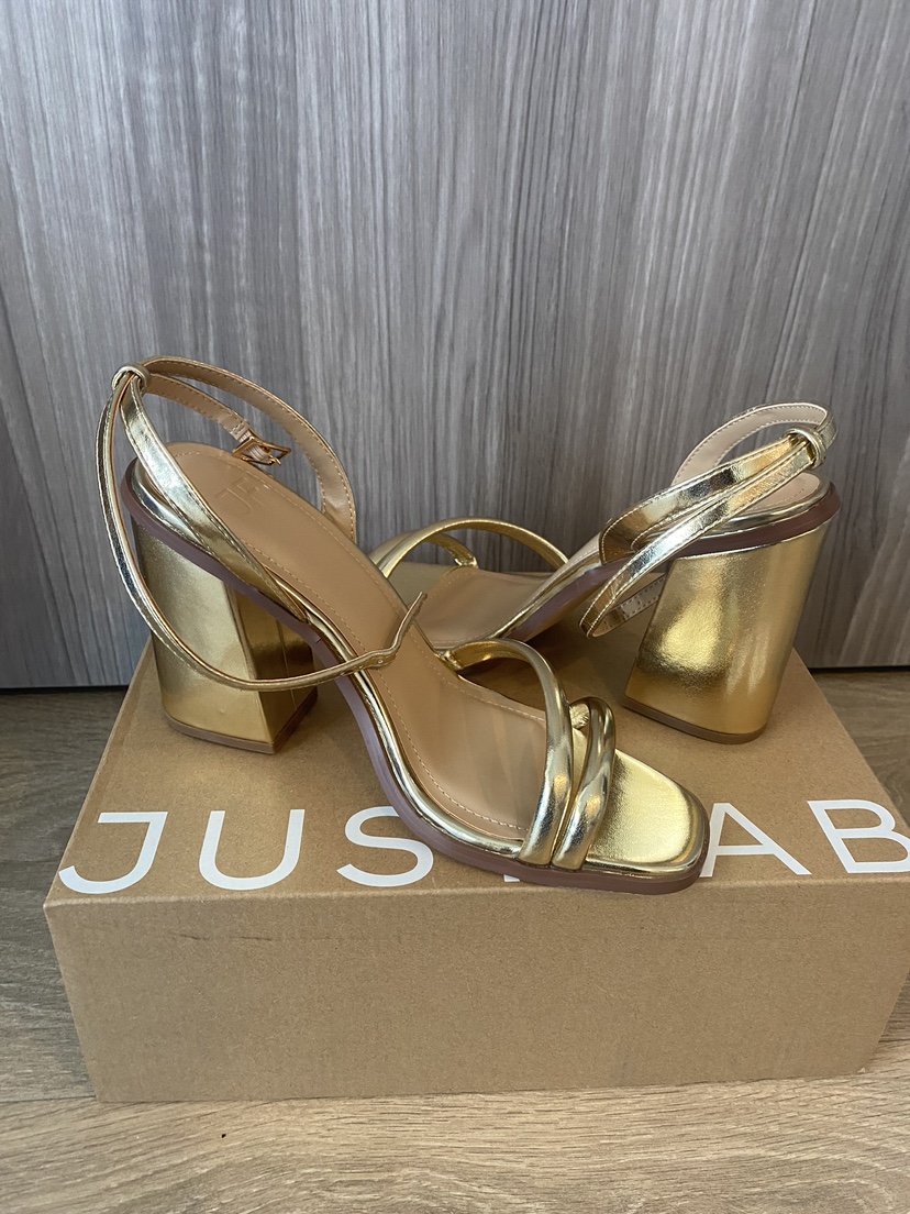 Brand new never worn women’s heels