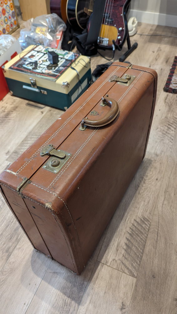 Vintage suitcase (Aeropack by McBrine)