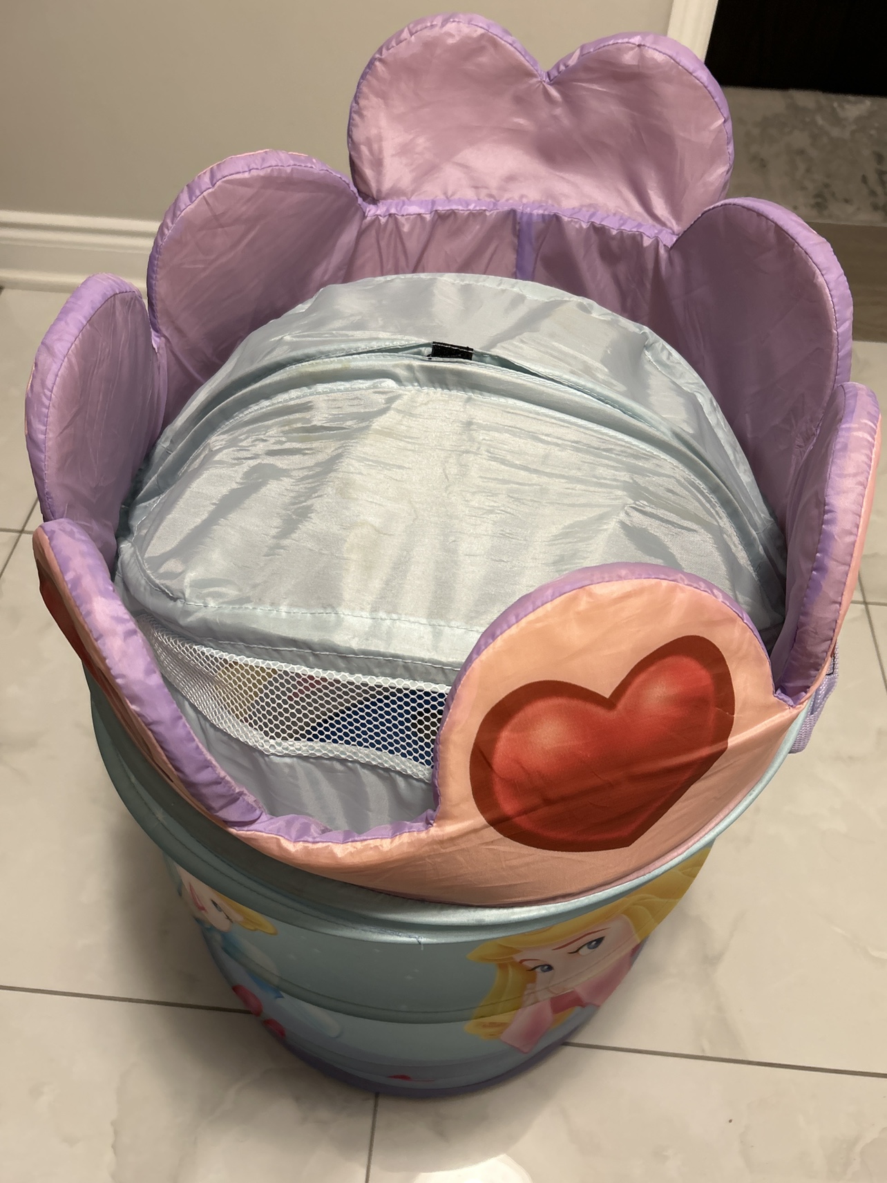 Disney Princess laundry hamper image indicator(2)