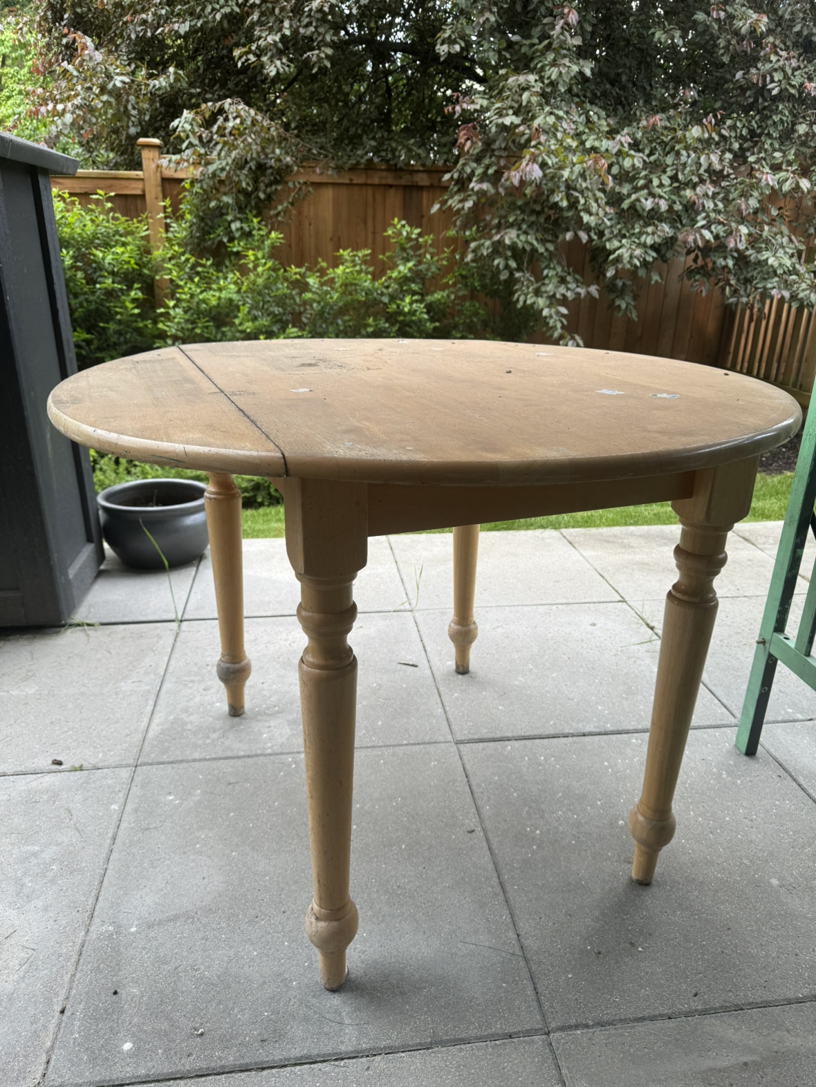 Round oak table