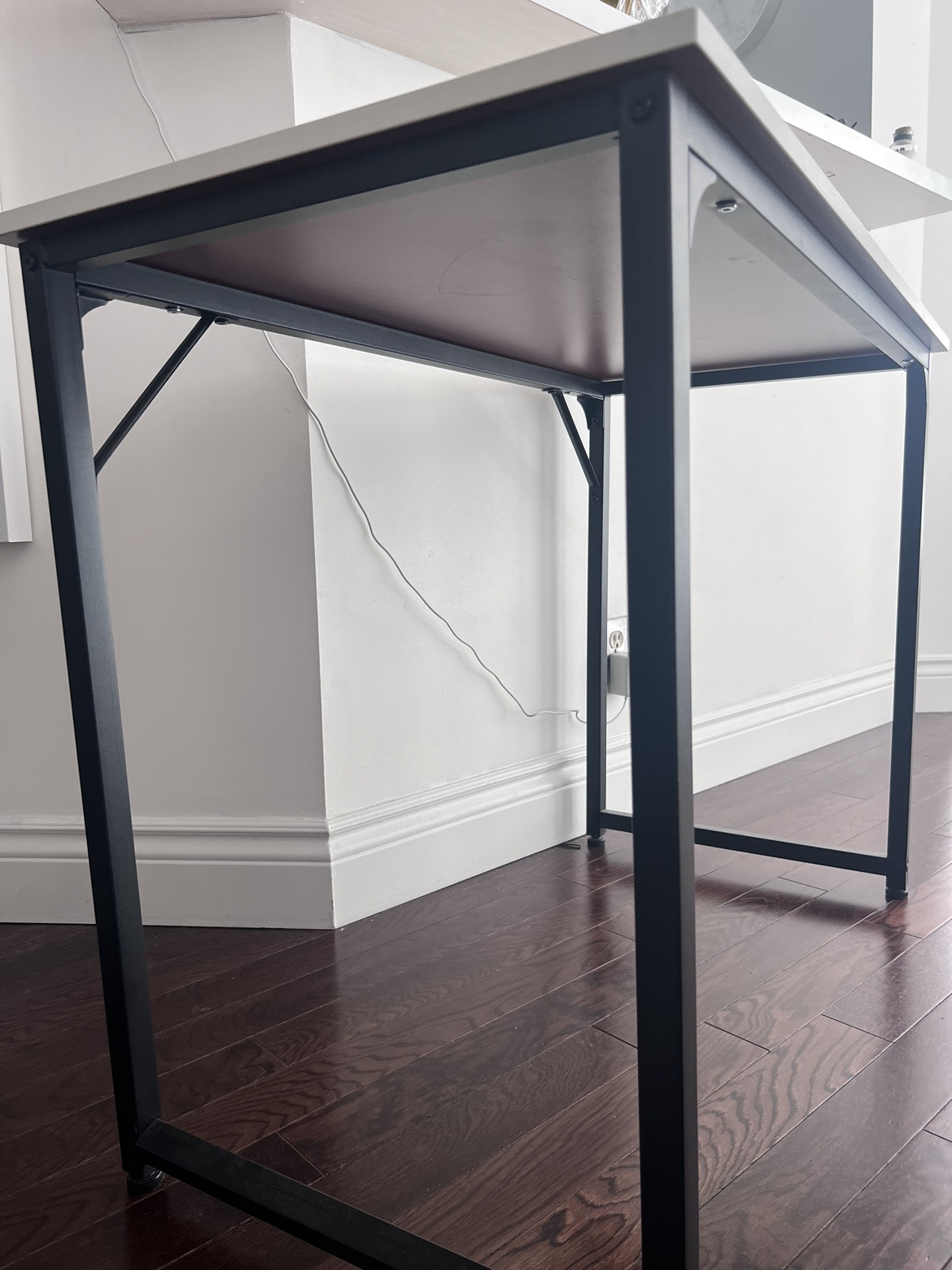 White desk - photo 2