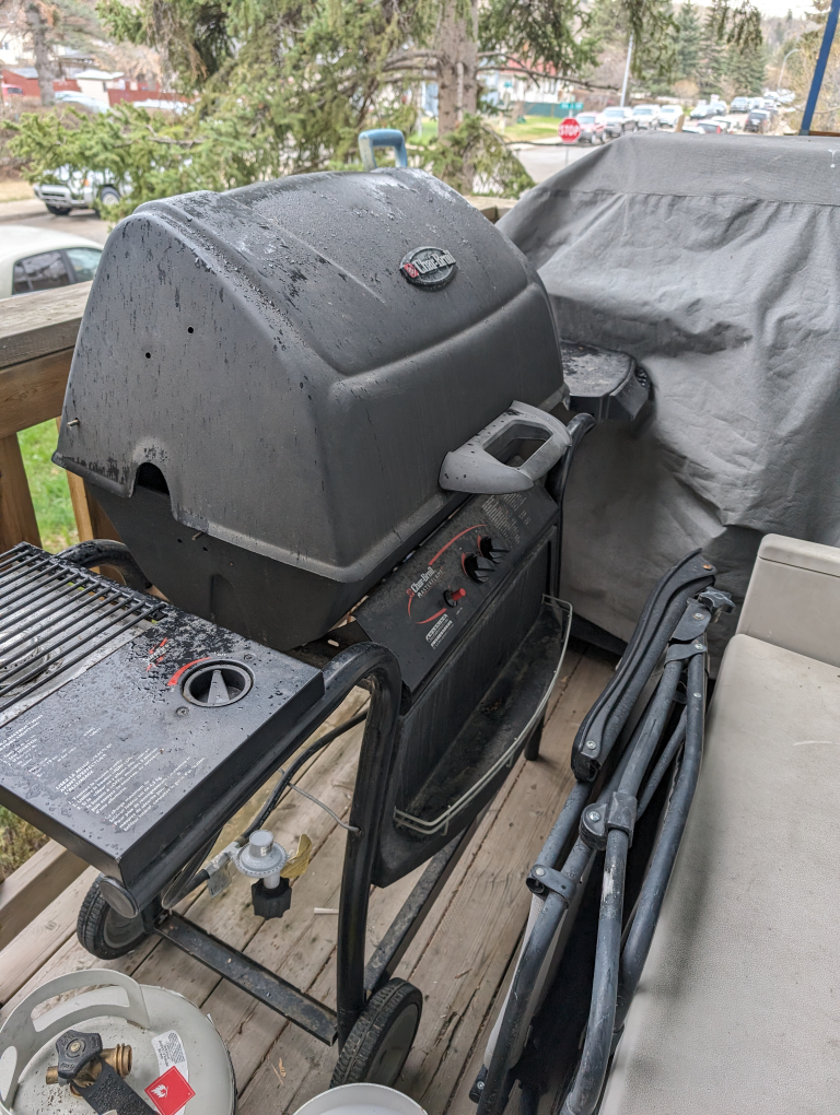 Propane BBQ with side stove - photo 3