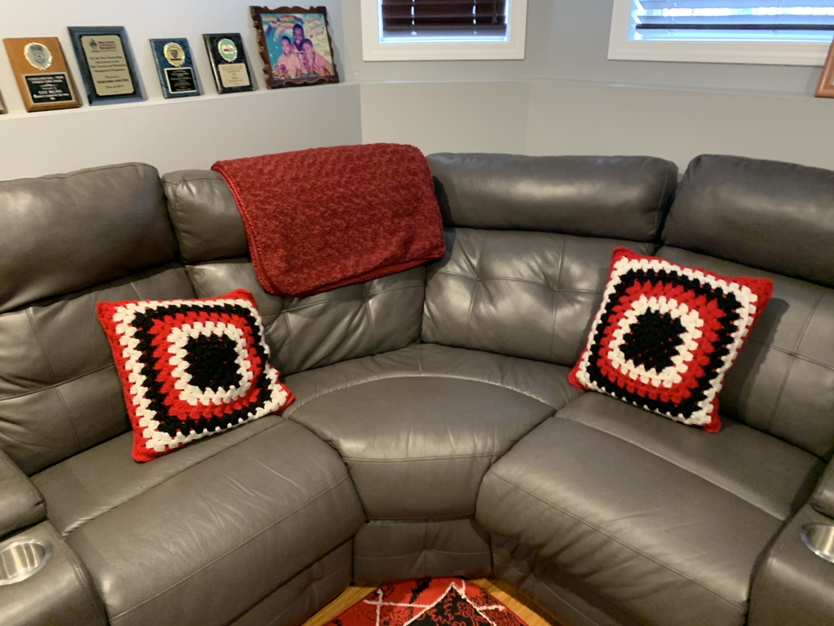 3 pc leather couch ( negotiable ) image indicator(4)