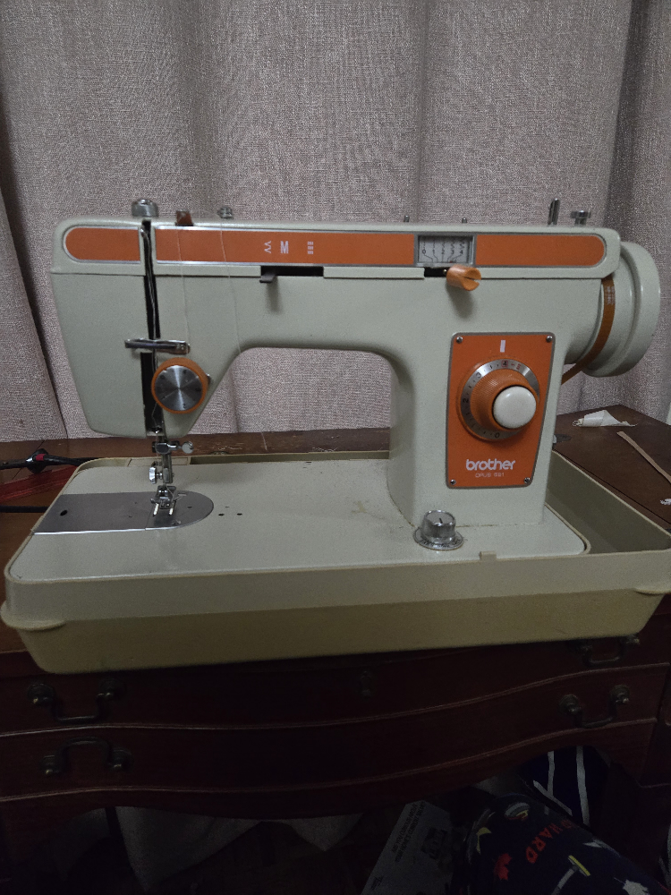 sewing machine - photo 3