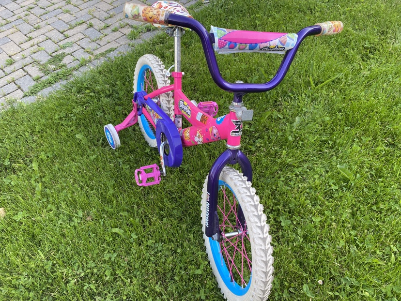 Girls bike with training wheels and basket - photo 3