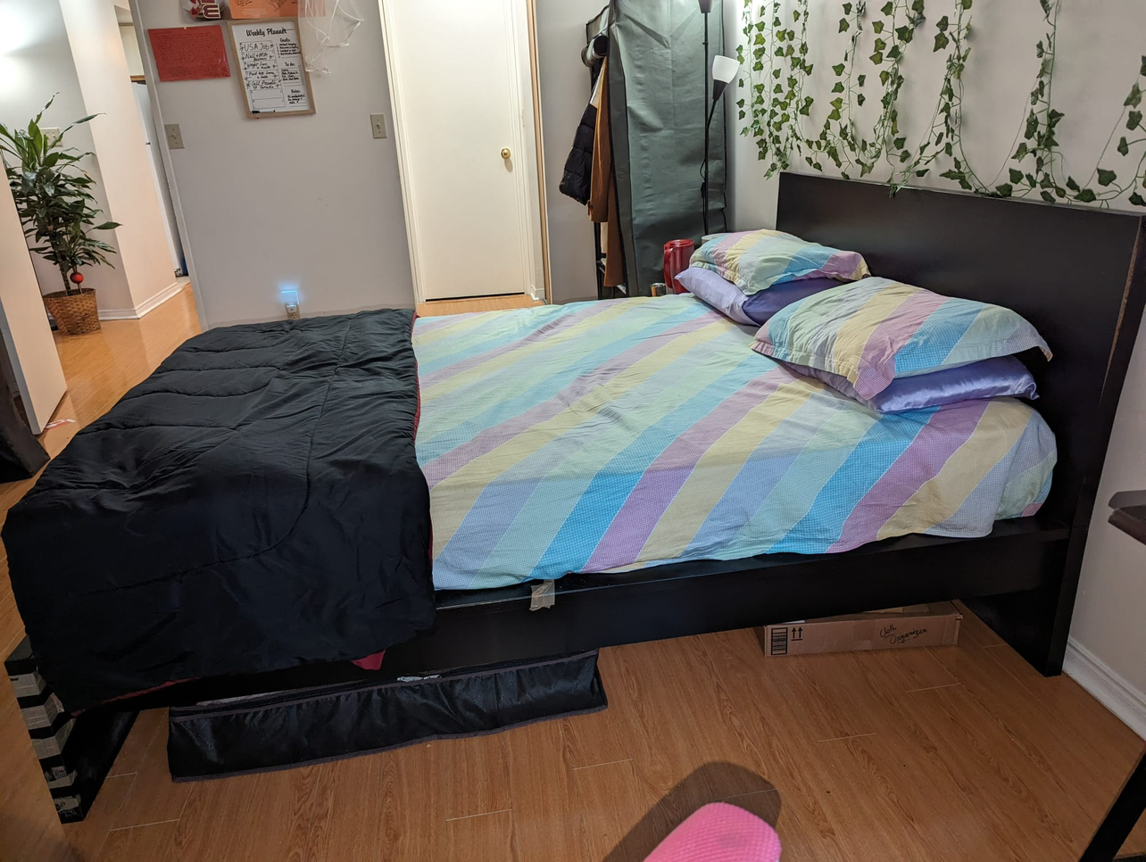 IKEA Bed Frame (Malm) + IKEA Queen Matteress - photo 3
