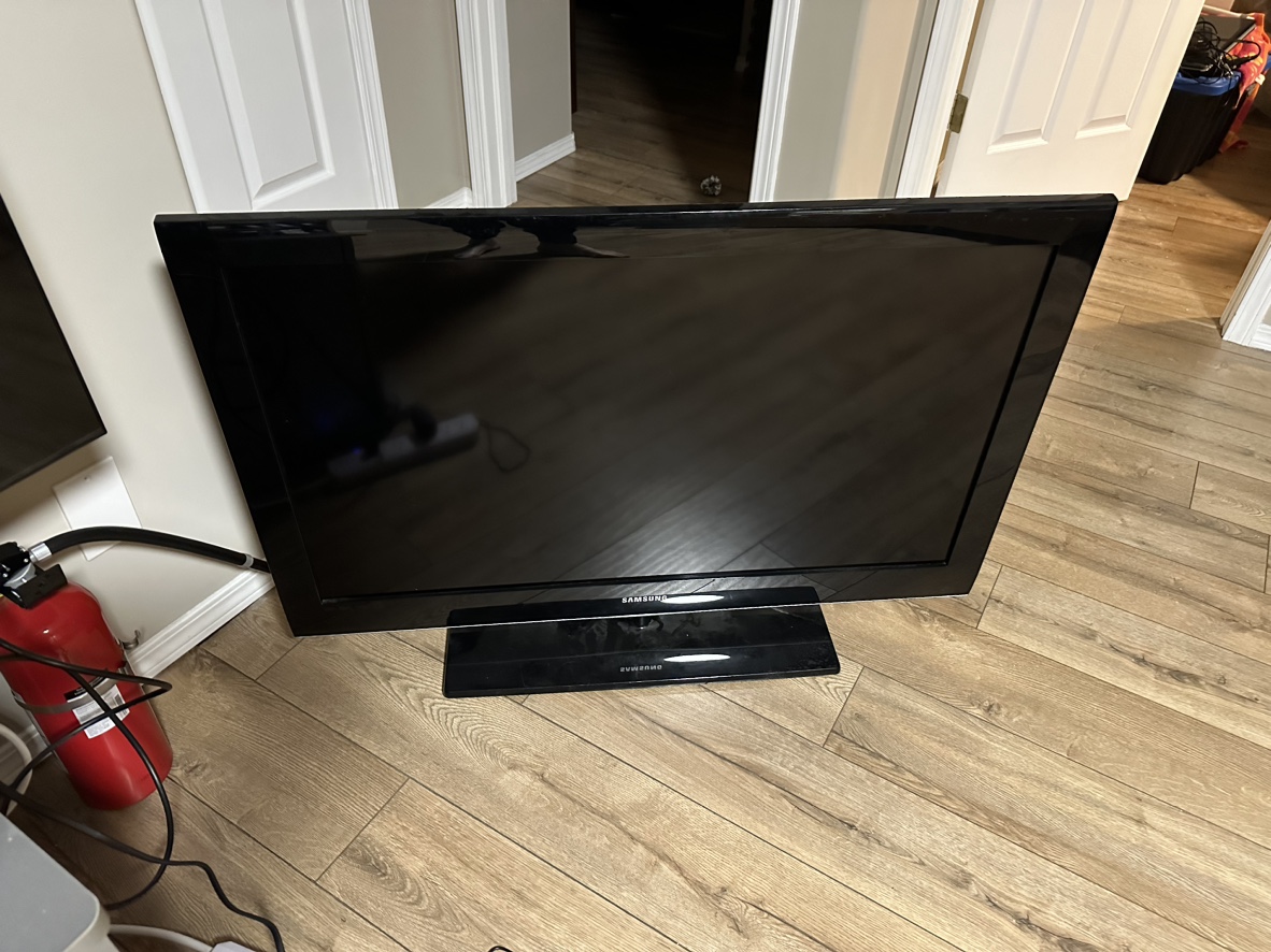 Samsung 40” 1080p HD TV with remote