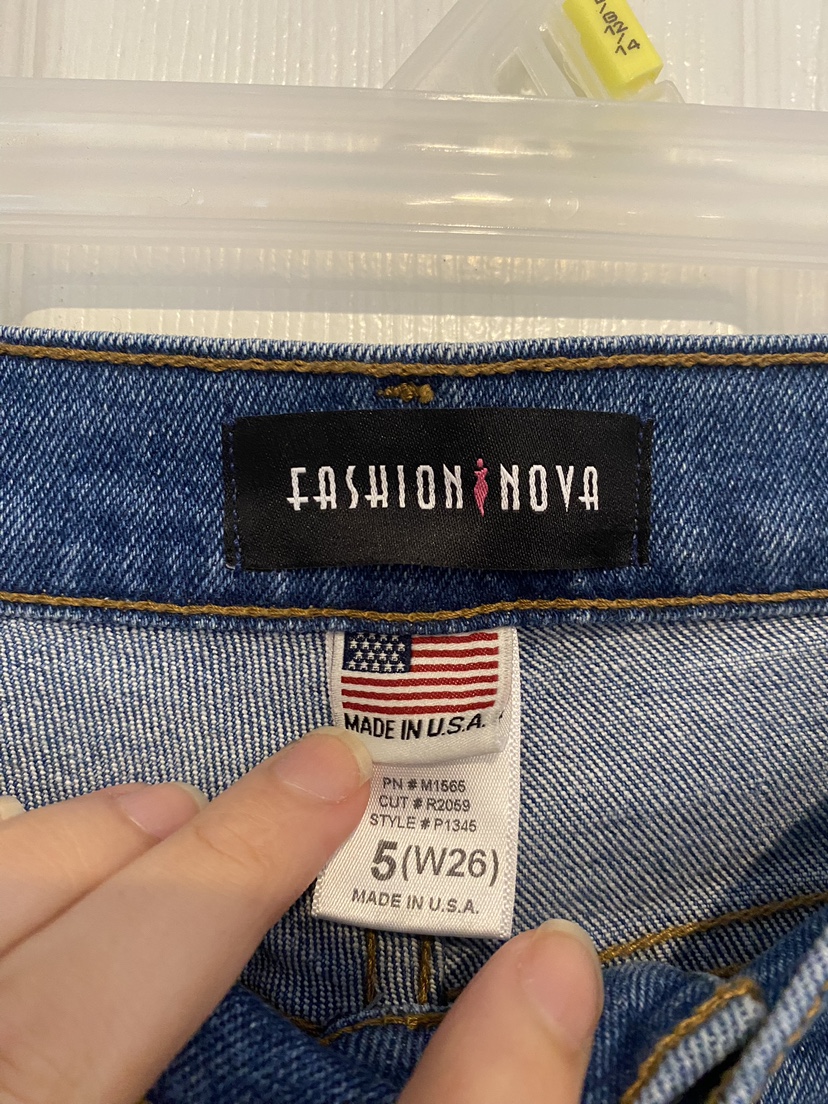 Fashion Nova Mom Jeans image indicator(3)