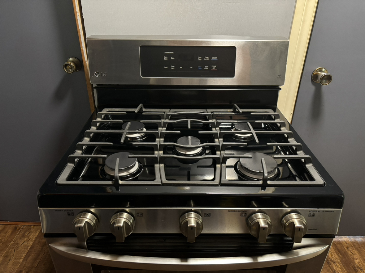 5.4 cu. ft. Gas Range EasyCleanu® and Fan Convection image indicator(9)