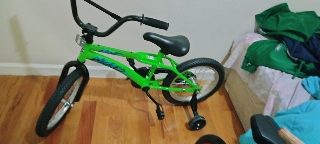 Wicked kids bike, green, like new.