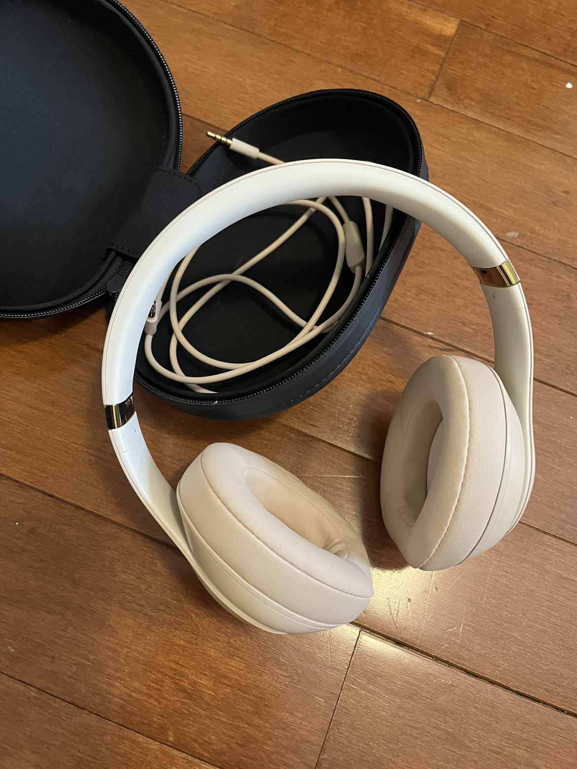 beats studio3 wireless porcelain rose used