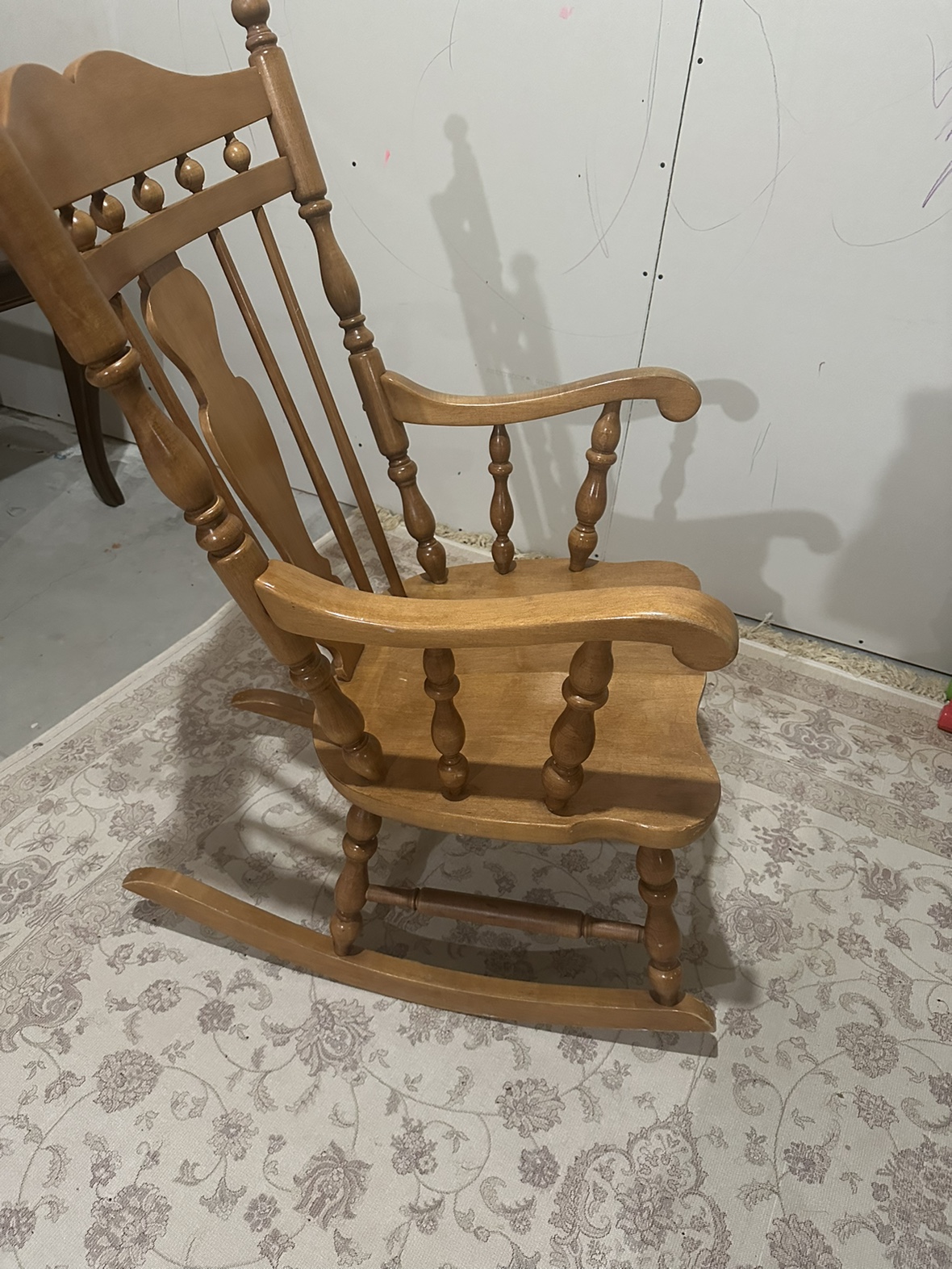 maple rocking chair Great condition real wood - photo 2