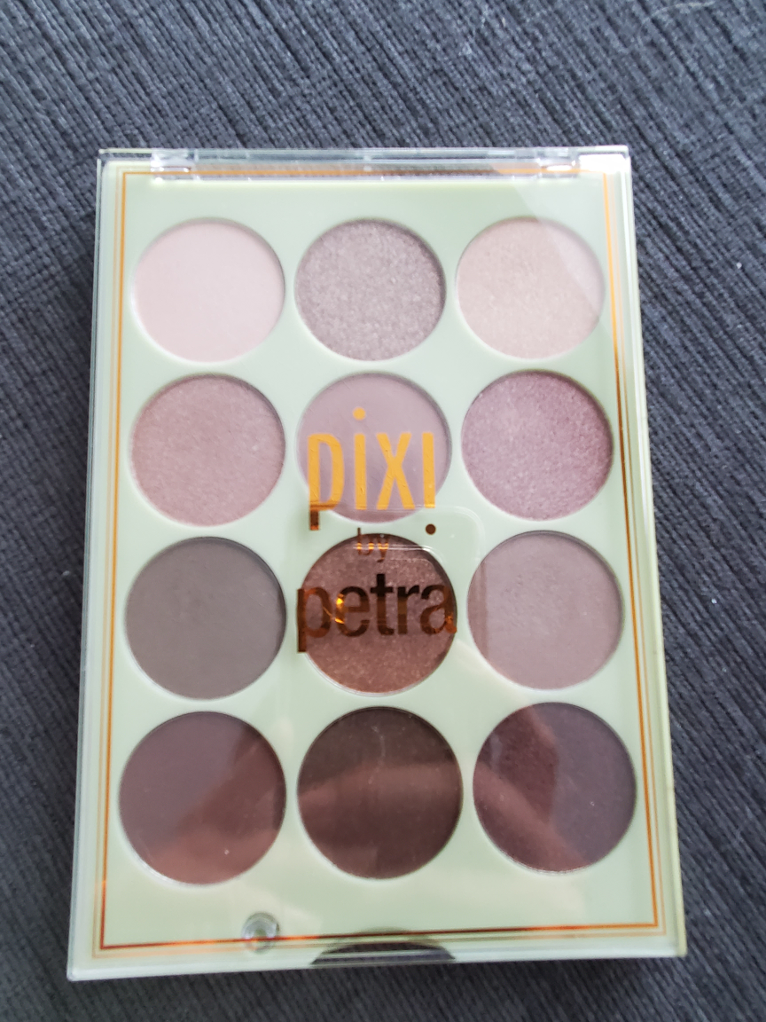 Pixi by Petra eyeshadow palette image indicator(2)