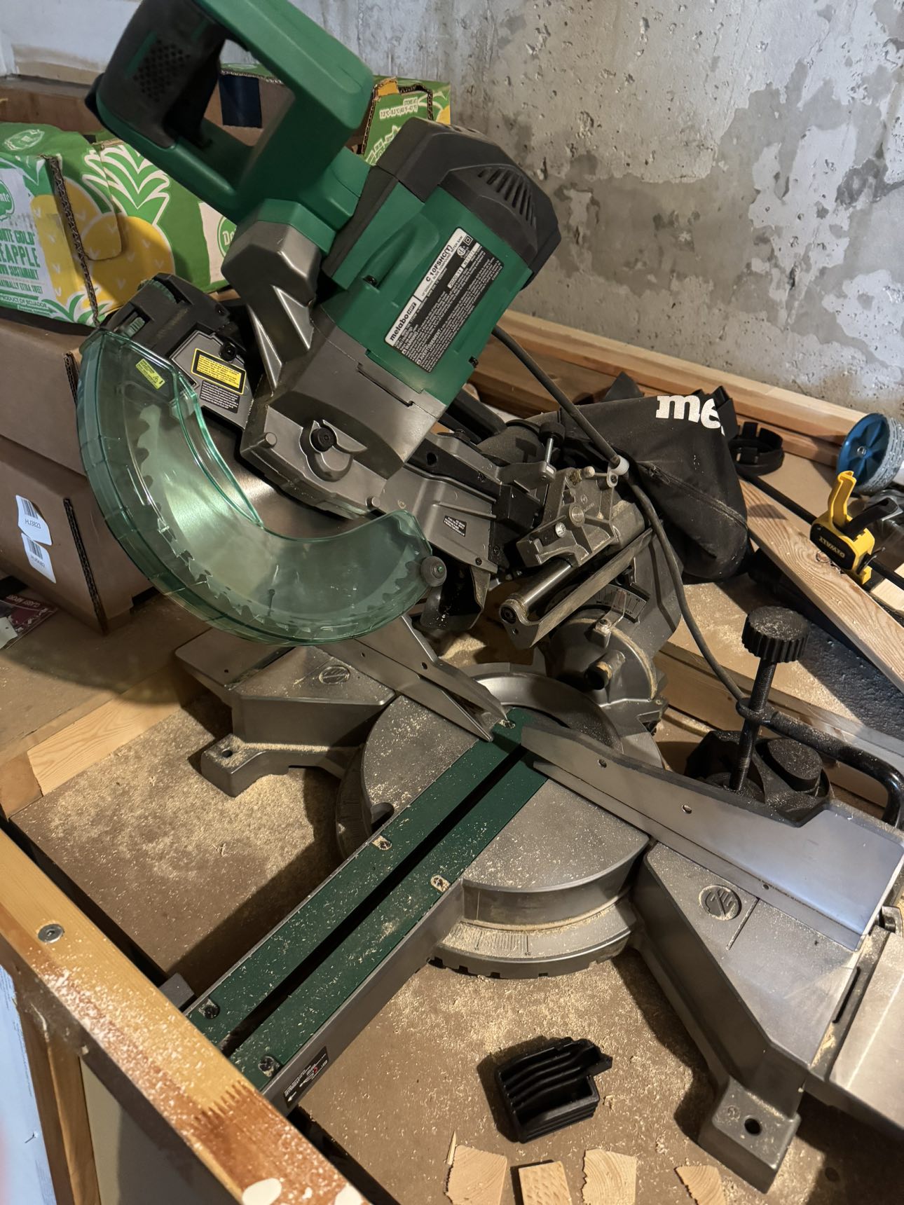 Dual Bevel Miter Saw - photo 2