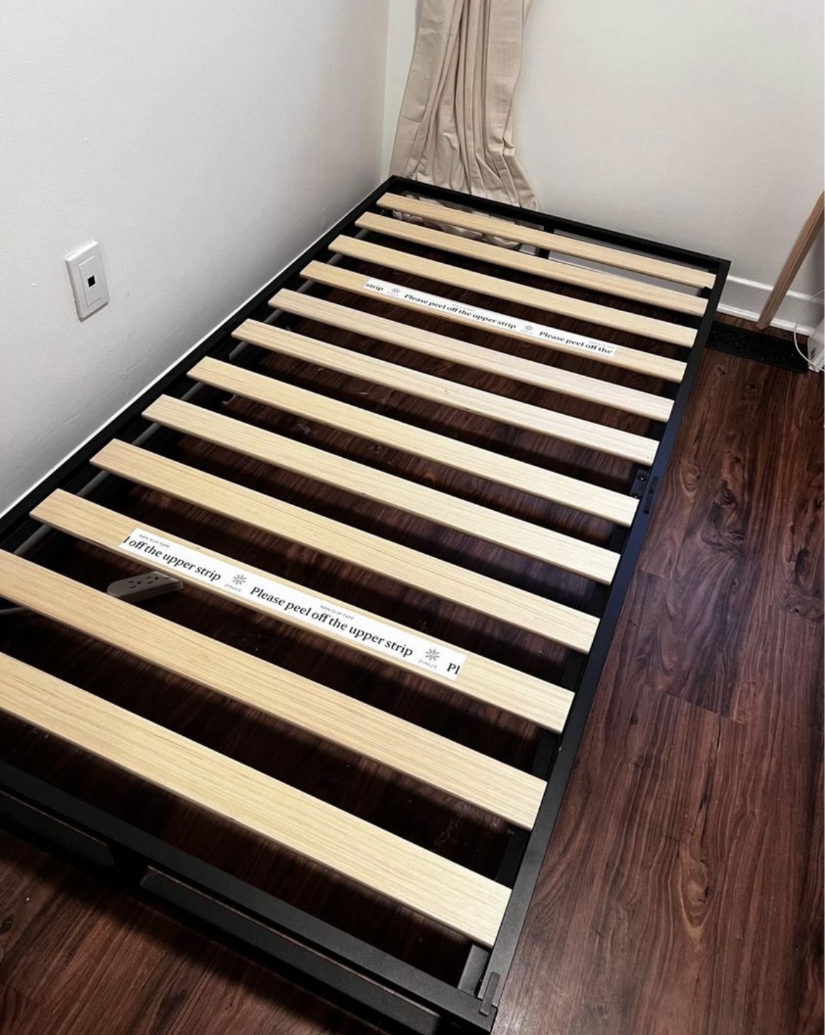 6 inch Twin platform bed - wood and metal - photo 2