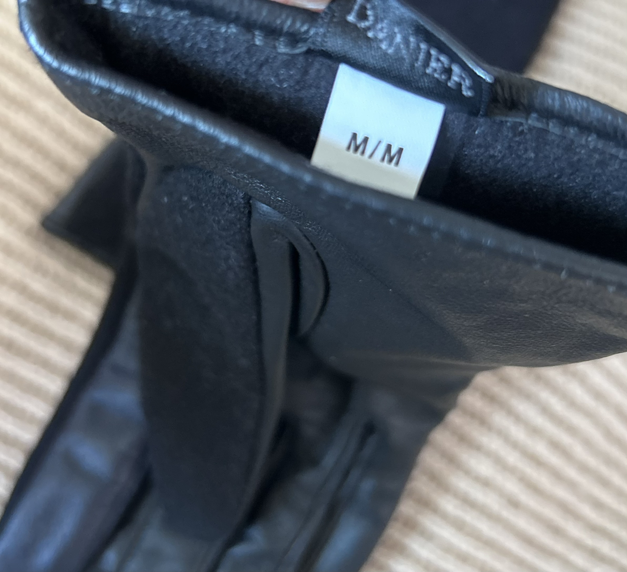 Danier leather and wool gloves sz. M image indicator(3)