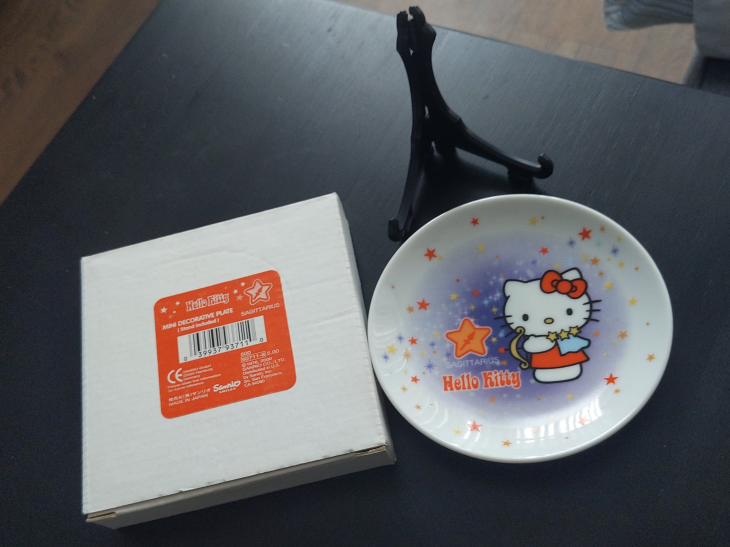 Hello Kitty Trinket or Display Plate thumbnail