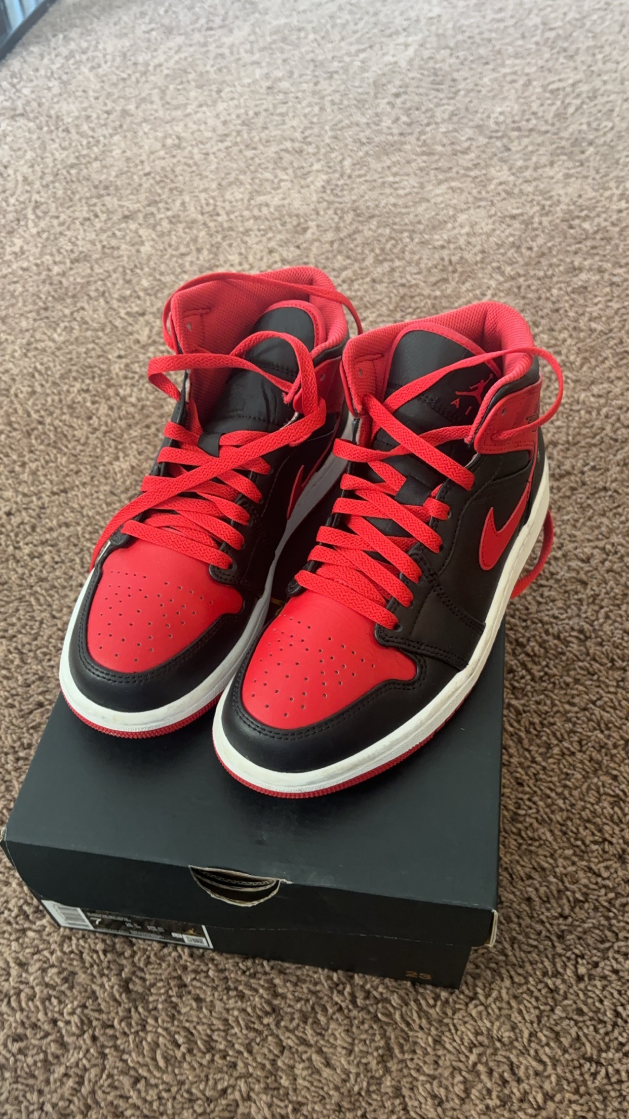 Air Jordan 1 Mid Fire Red-White 7y thumbnail
