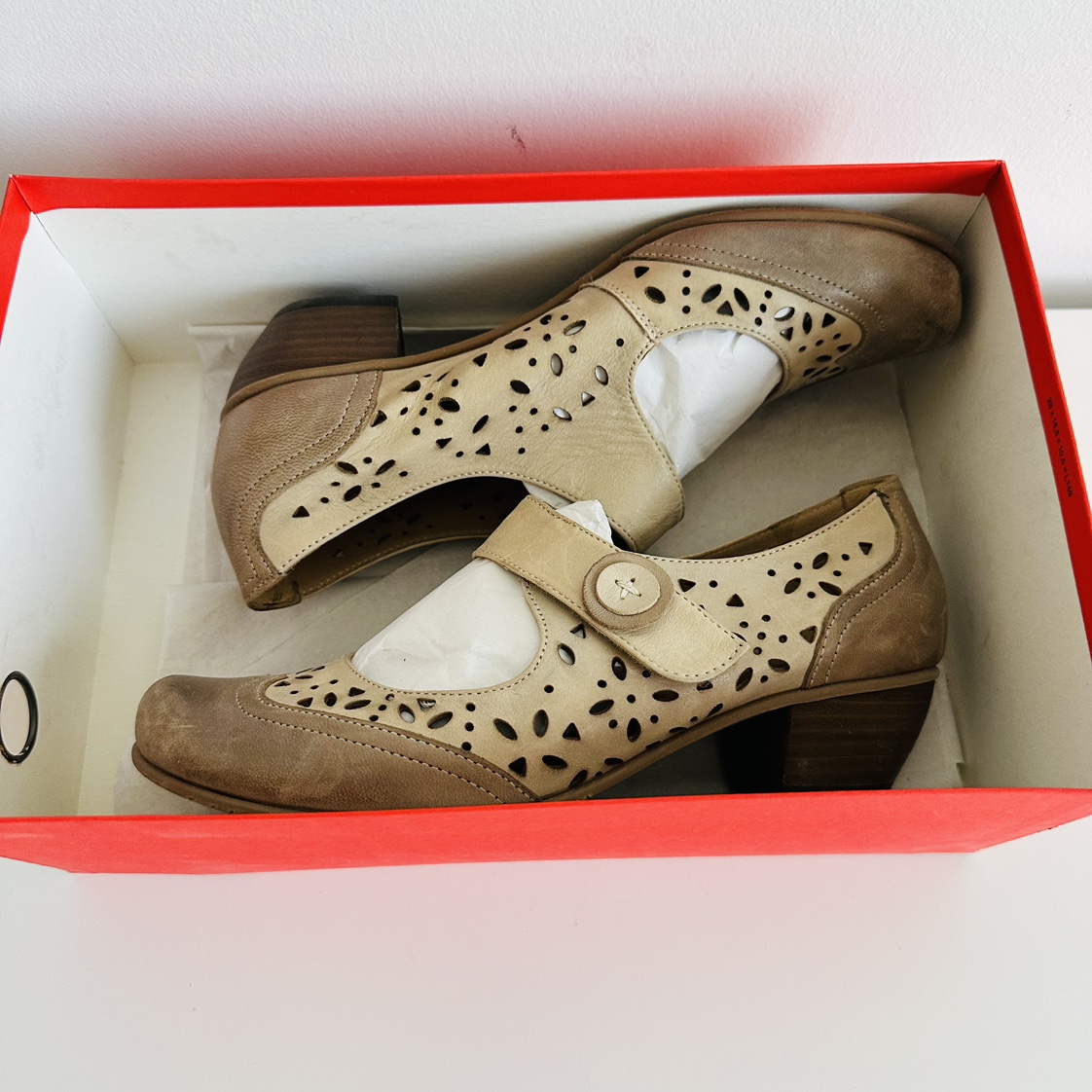 Fidji leather clogs made in Portugal thumbnail