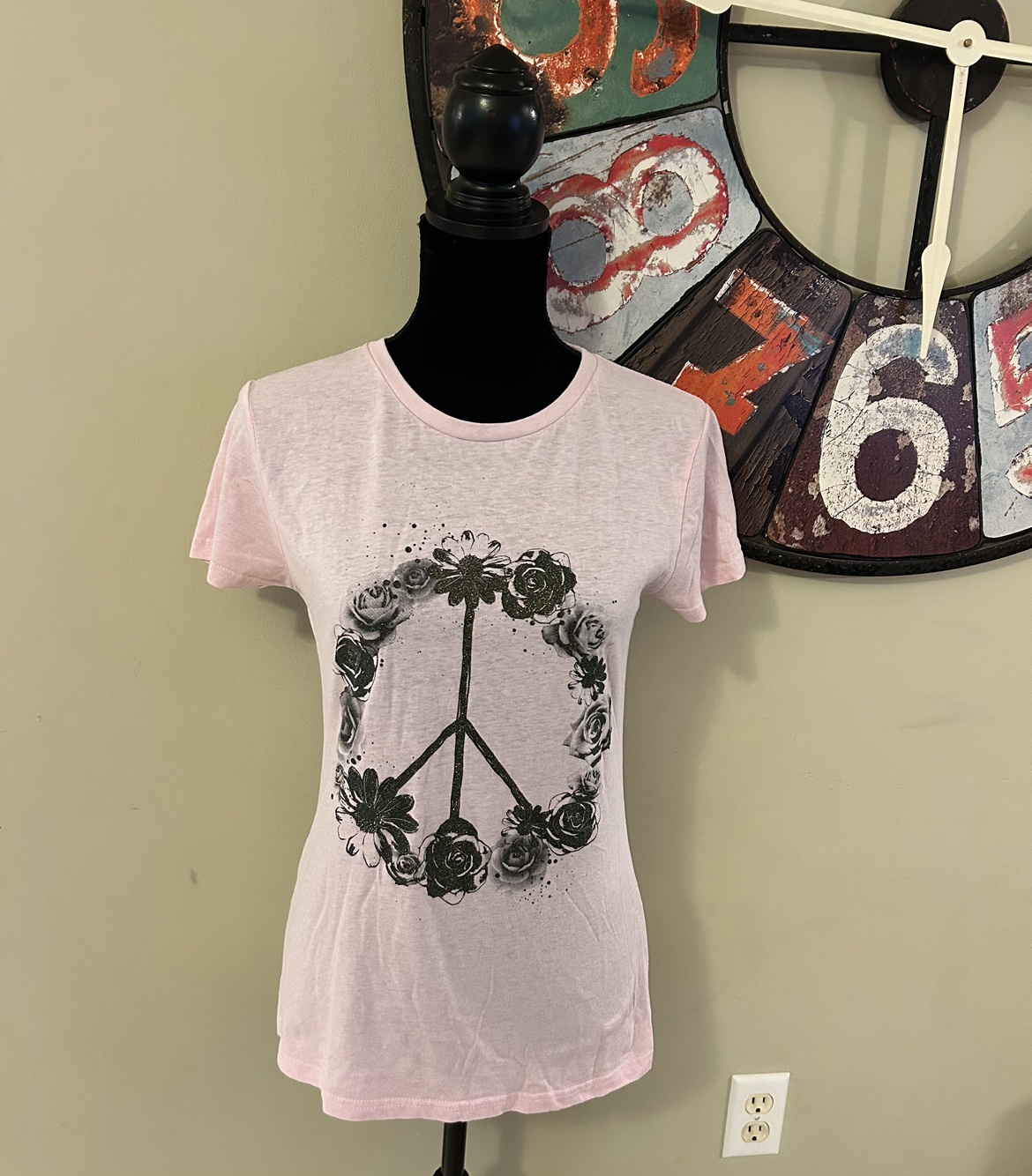 ✨✨Pink Floral Peace T-Shirt Size S image indicator(2)