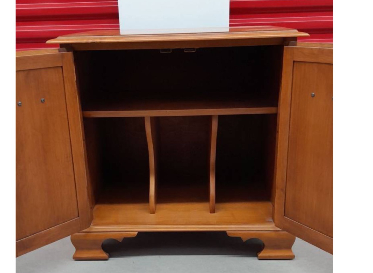 Large nightstand or t.v. table. - photo 2