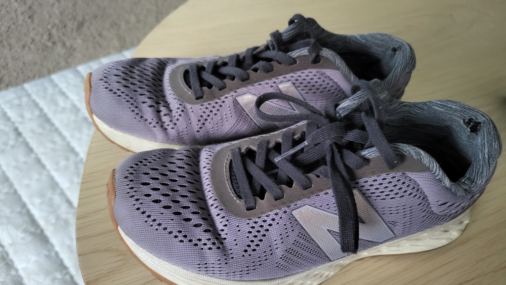 New Balance woman indoor shoes 6