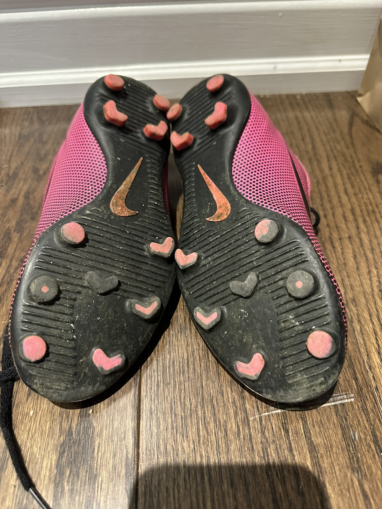 Soccer cleats s. 3 image indicator(2)