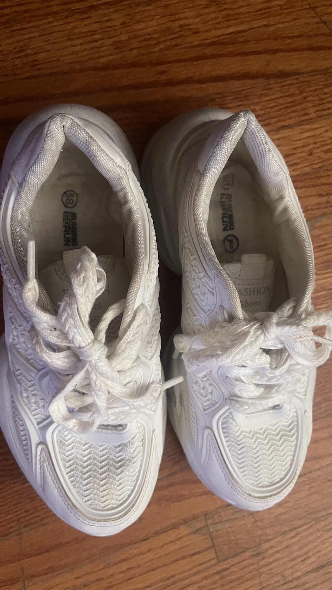 Fashion white sneakers image indicator(6)