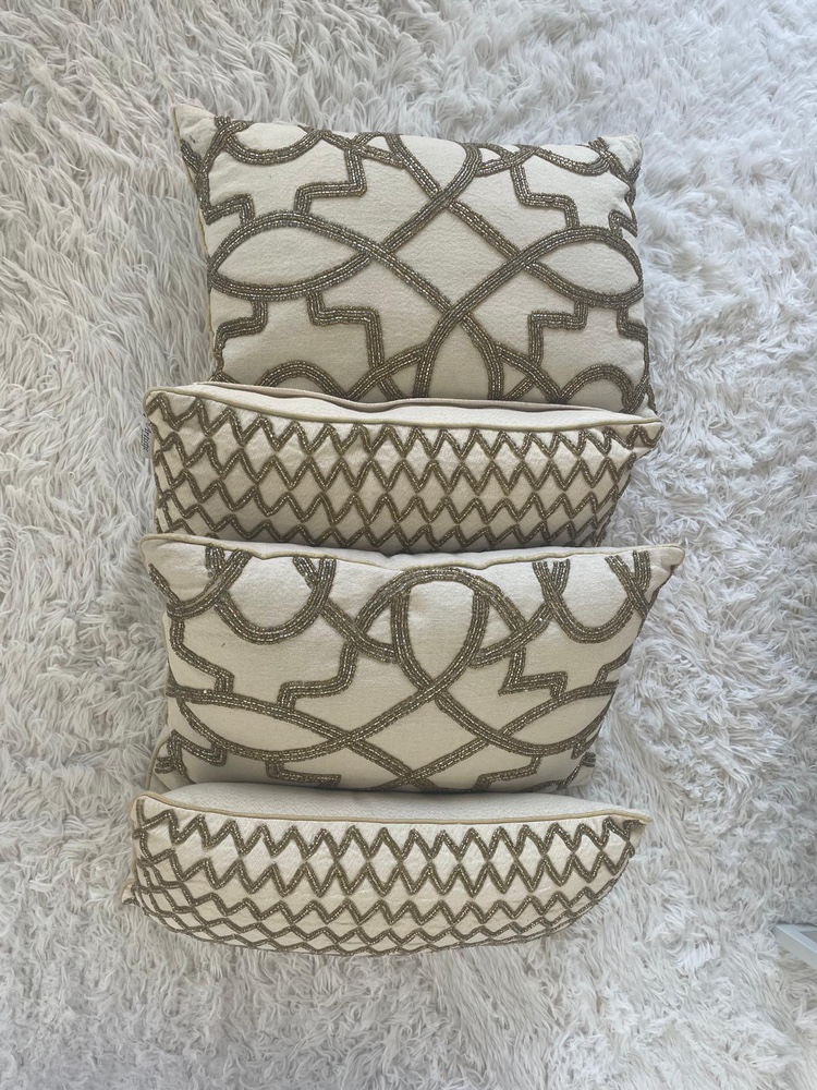 Set of 4 decorative cushions