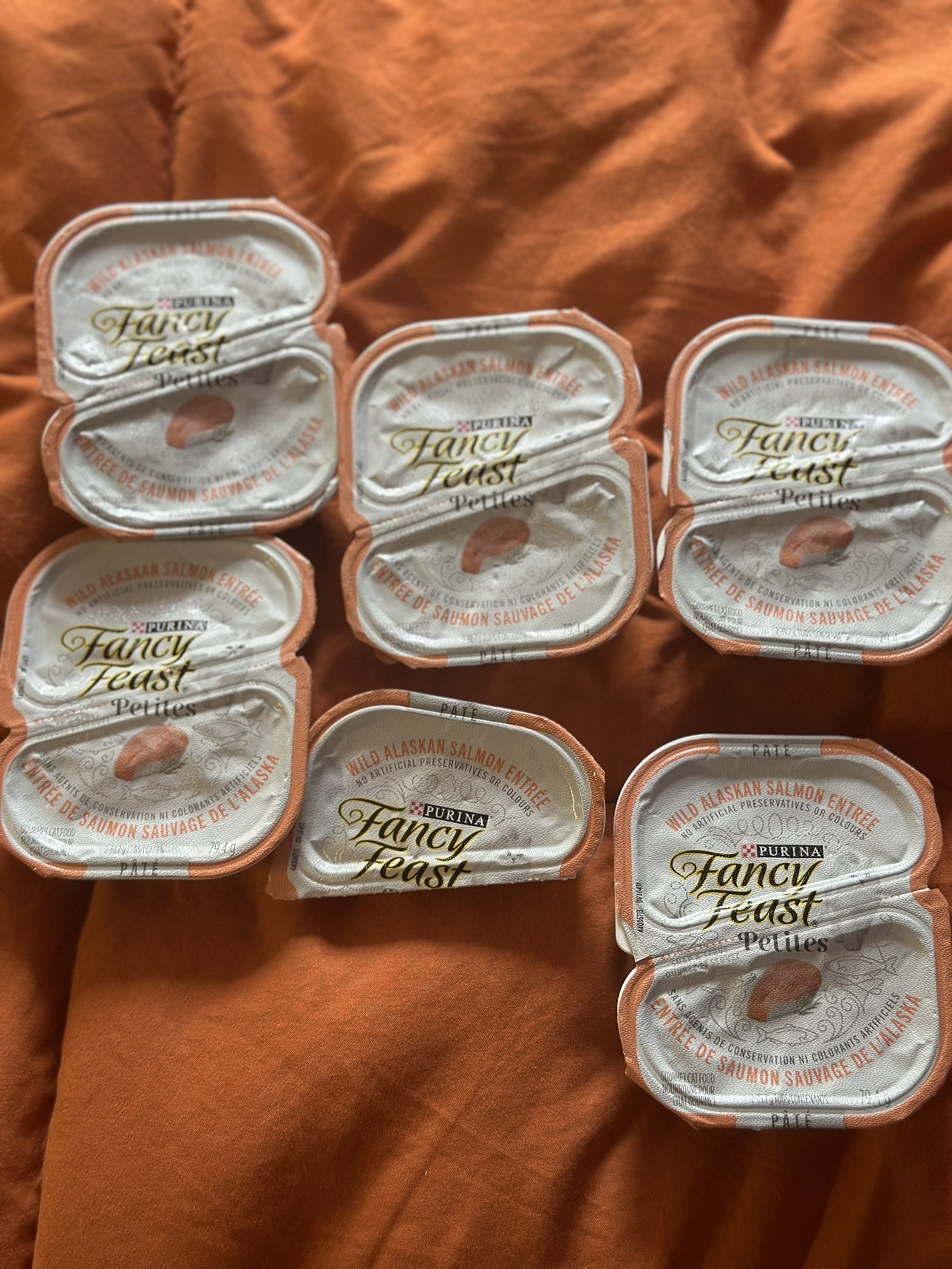 Fancy Feast Petites - Wild Alaskan Salmon Entree thumbnail
