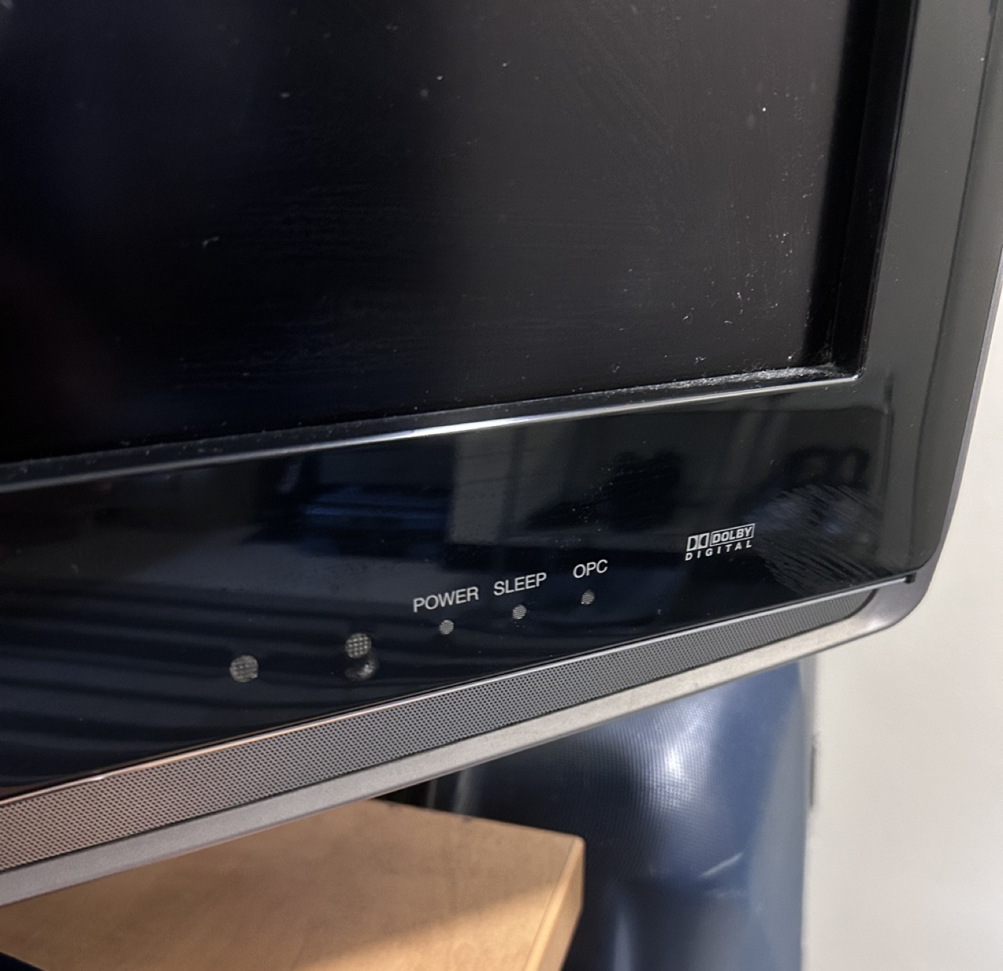 Sharp liquid crystal 37” AQUOS LCD HDTV image indicator(3)