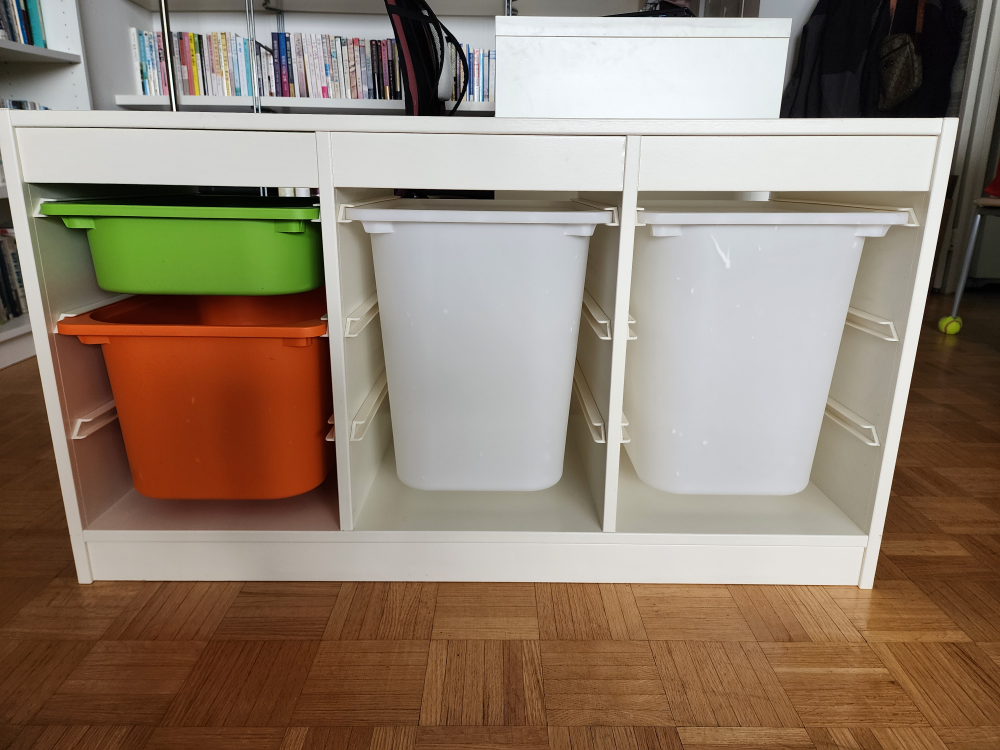 장남감 수납장(toy storage)