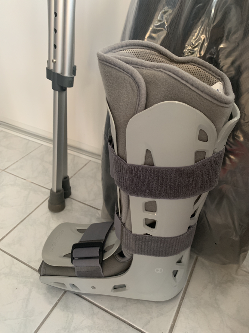 Foot brace for broken foot or sprained ankle