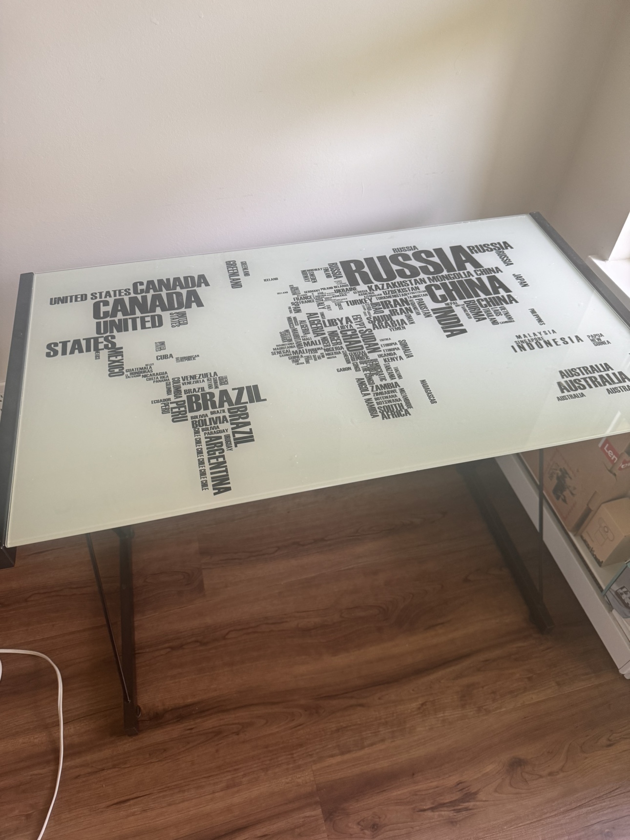 Desk - photo 3