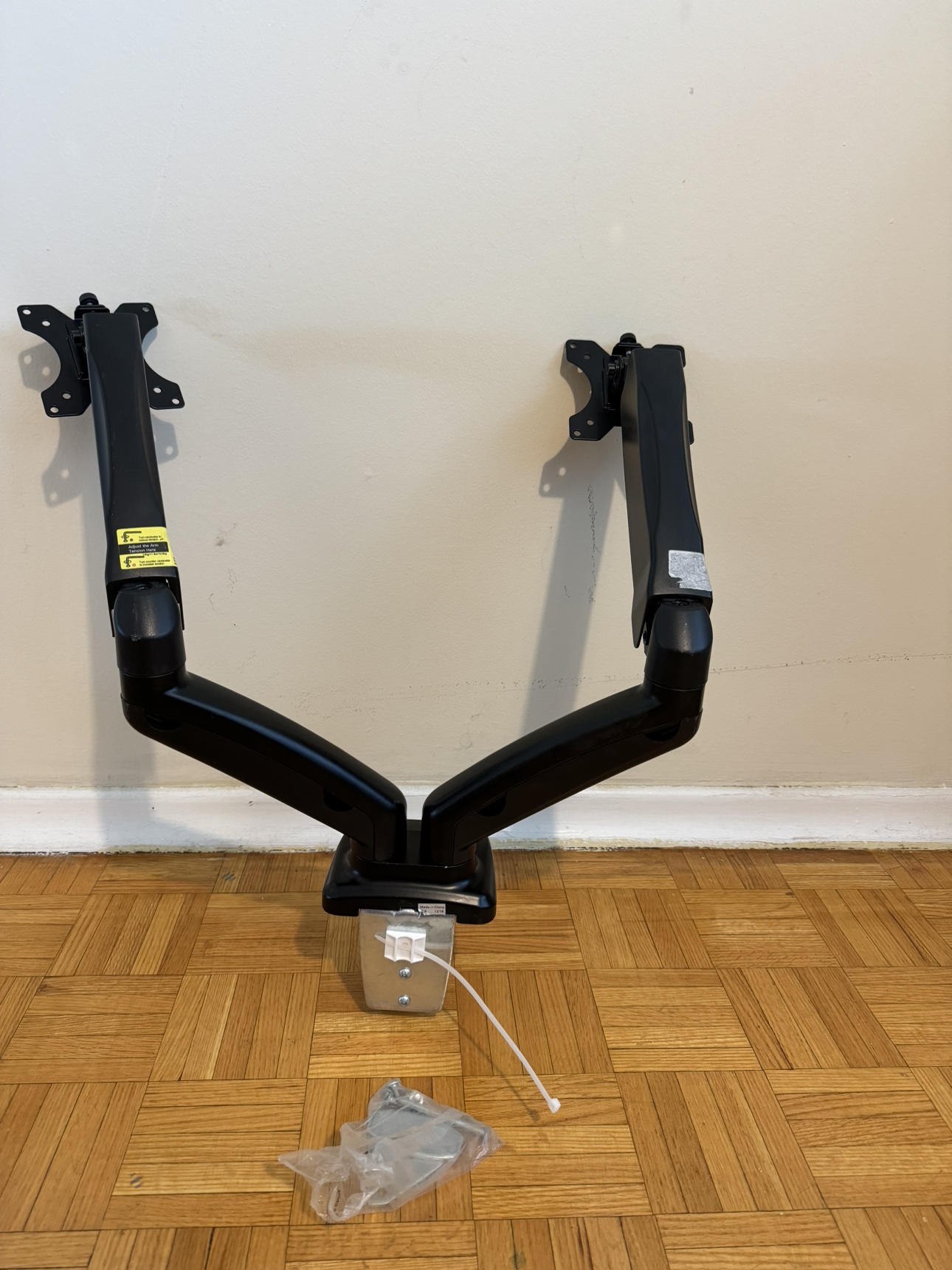 Dual monitor gas spring arm