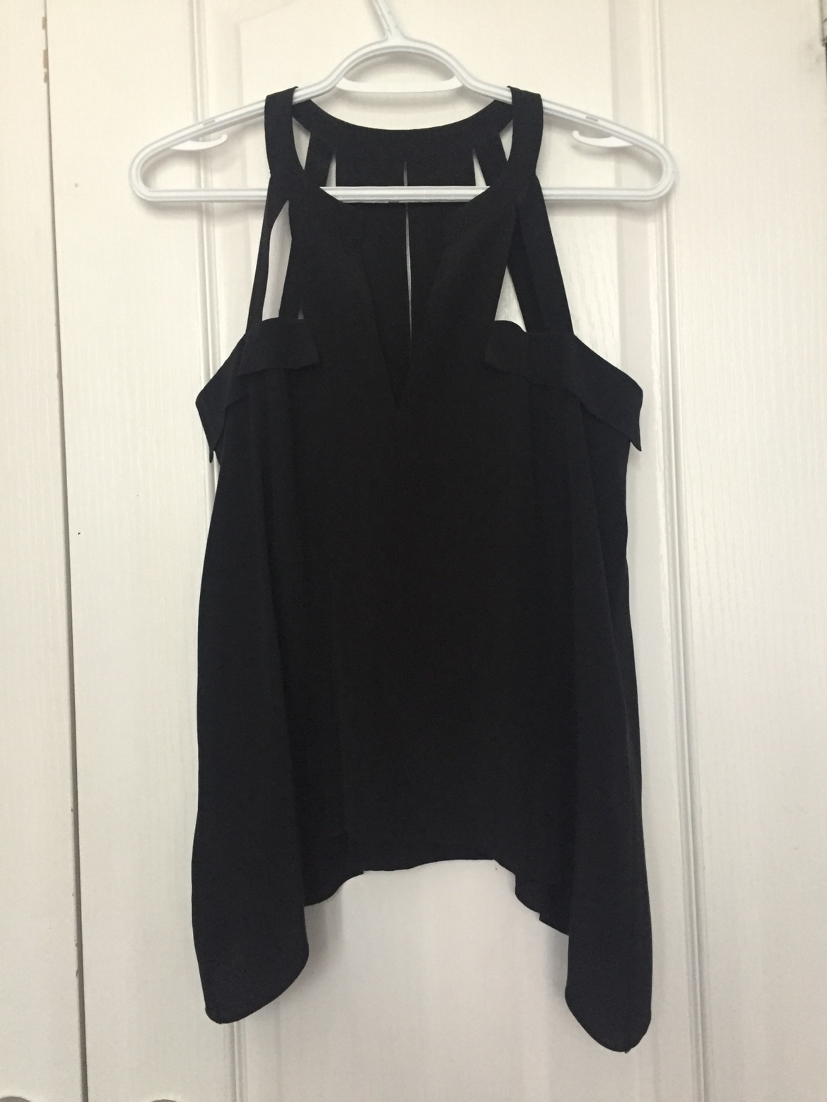 Bcbg black cut out top image indicator(3)