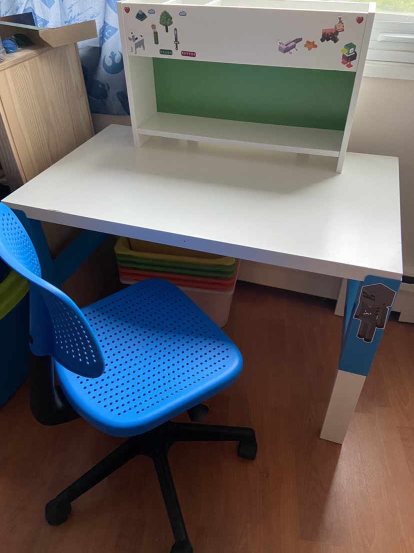 Kids desk with chair