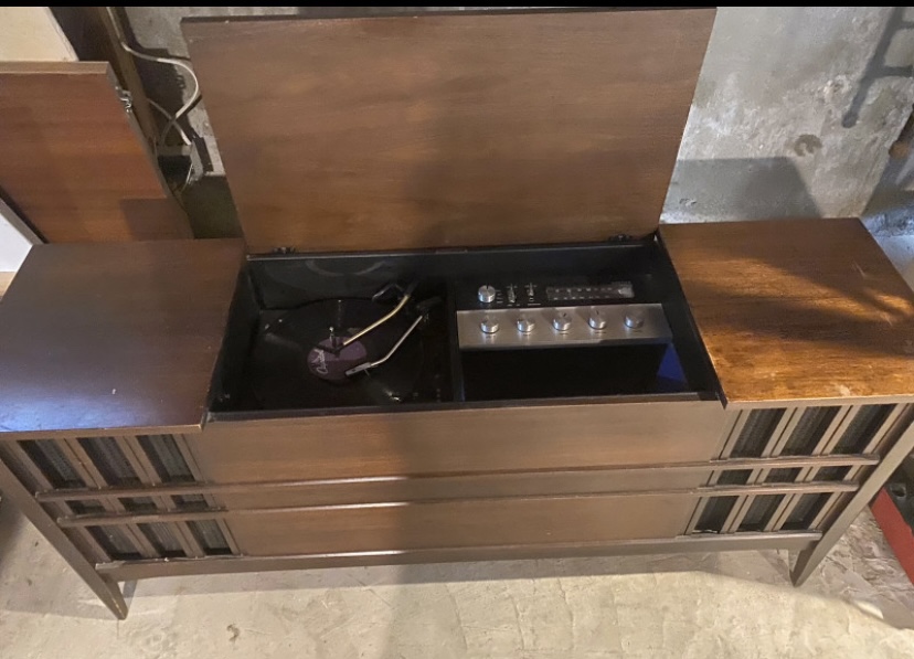 Vintage console stereo. Turntable, Radio AM&FM - photo 3