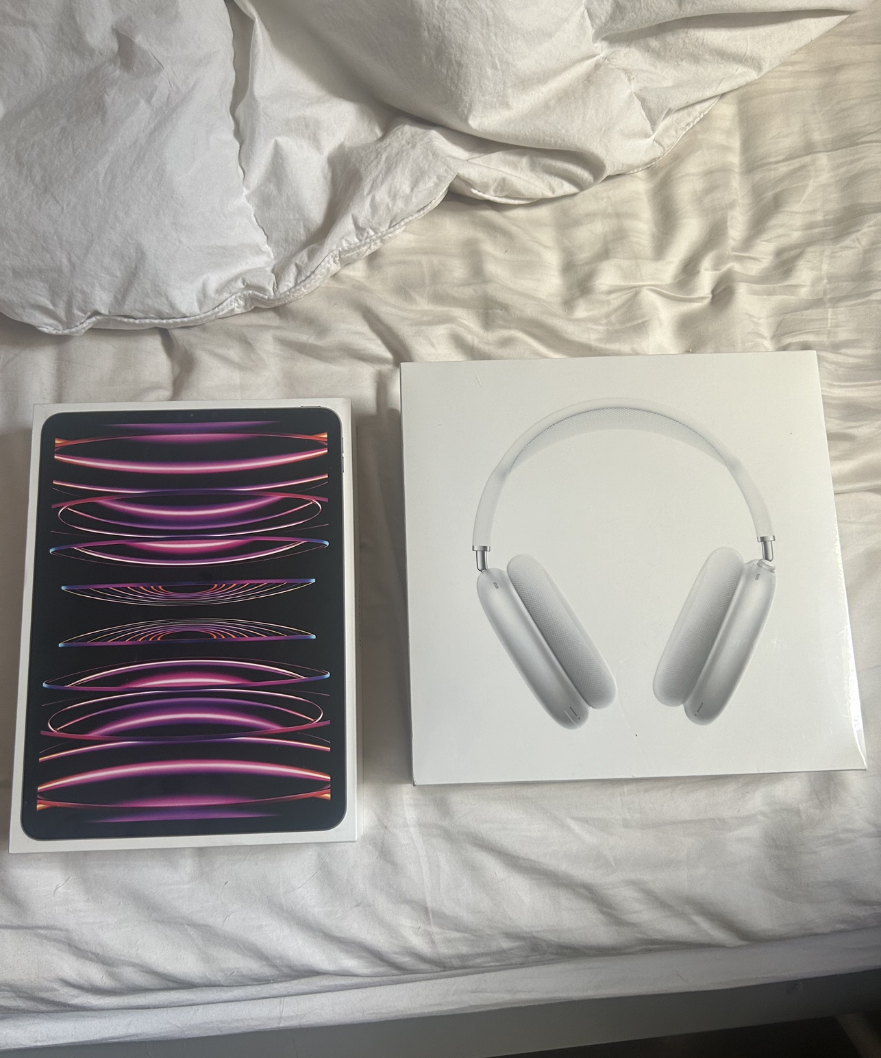 iPad 11gen 128gb | AirPod pro max. New and sealed