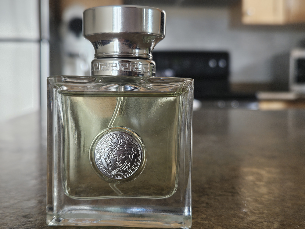 Versace Versence Perfume - 30ml - 98% full image indicator(2)