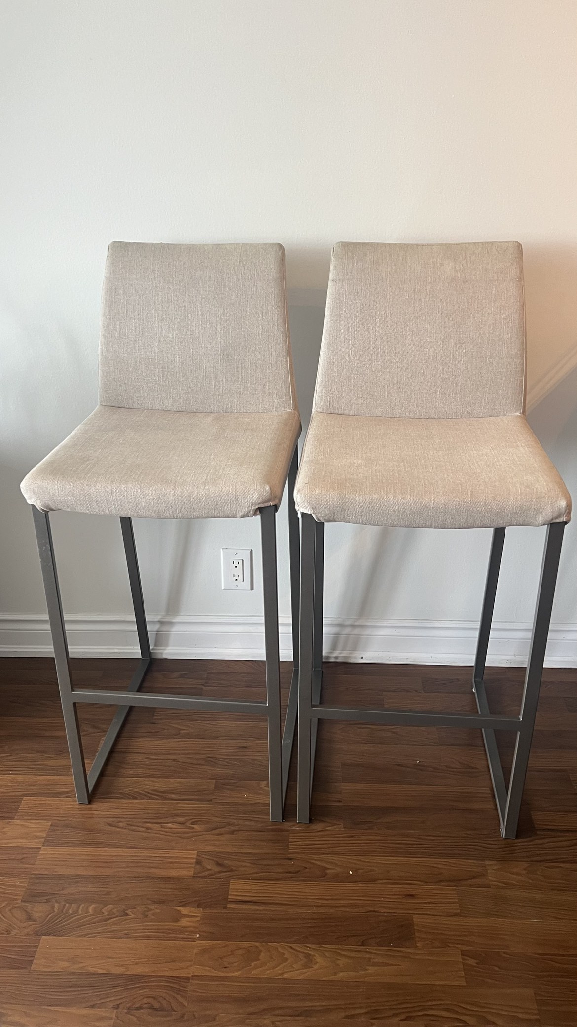 2 bar stool
