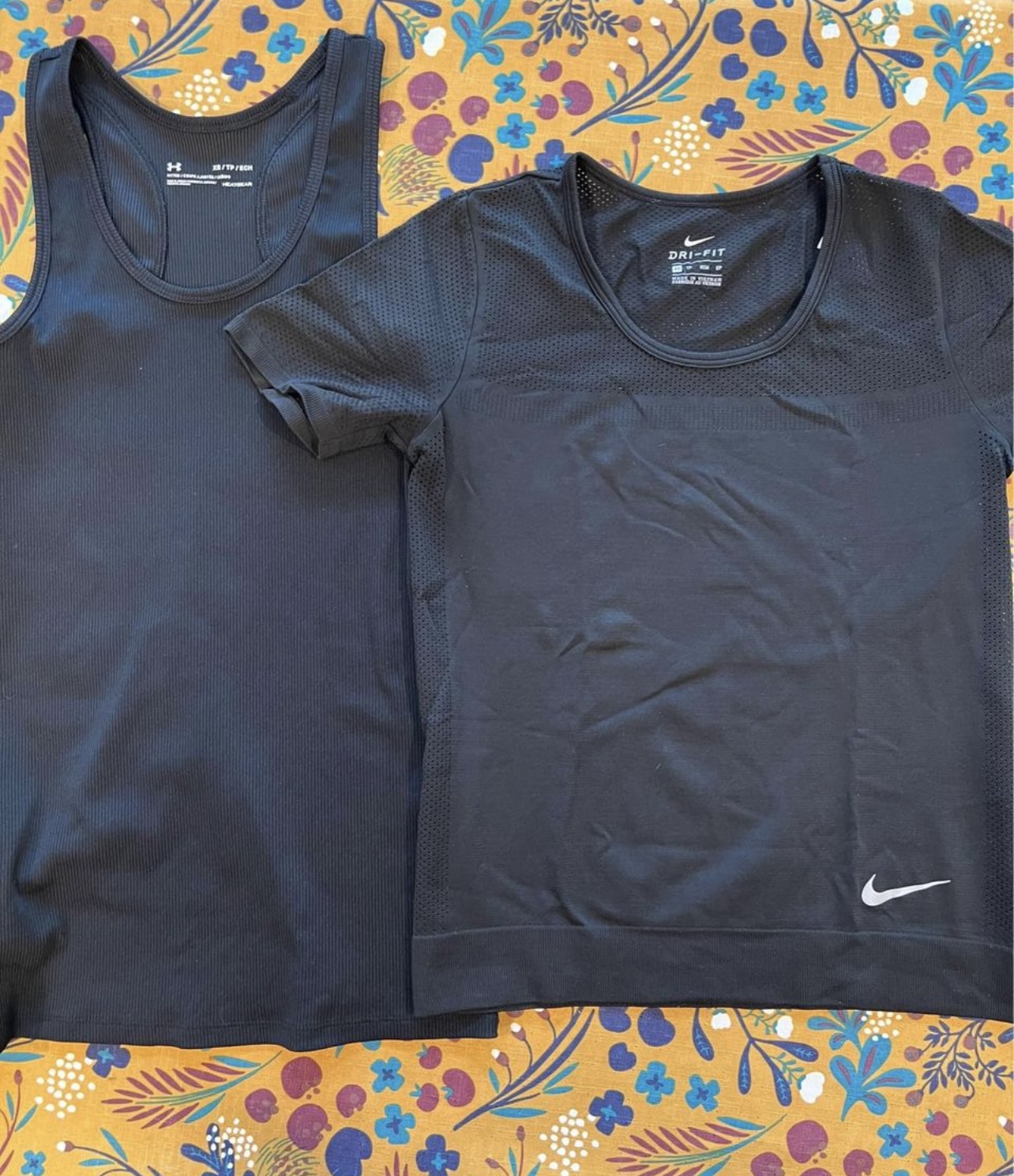 Women’s workout gear - Lot image indicator(3)