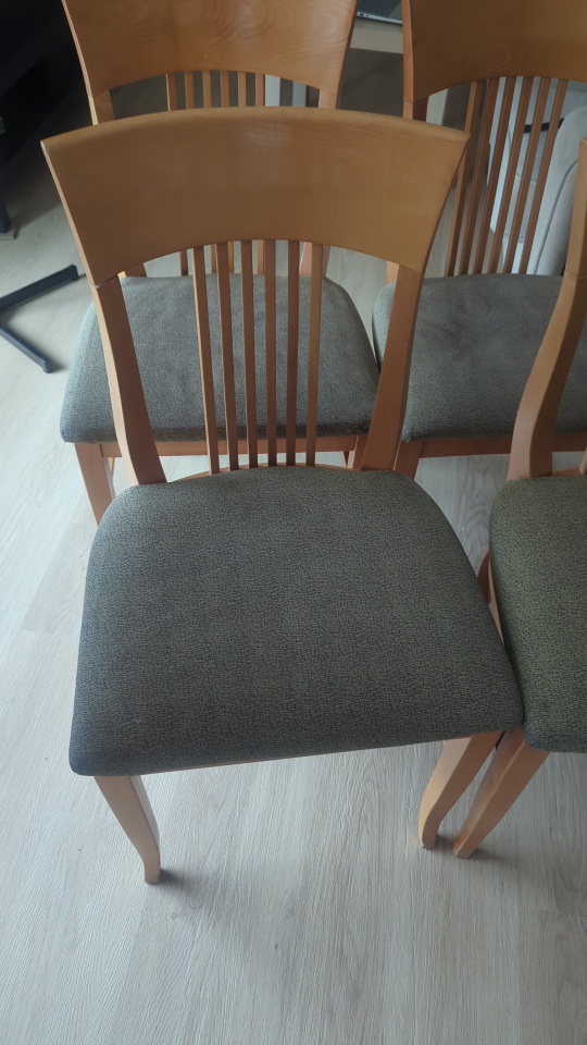 4ft round table + 4 cushion chairs - photo 5