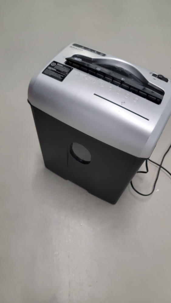 Amazon Basics 12-Sheet Professional Crosscut Paper Shredder - photo 4