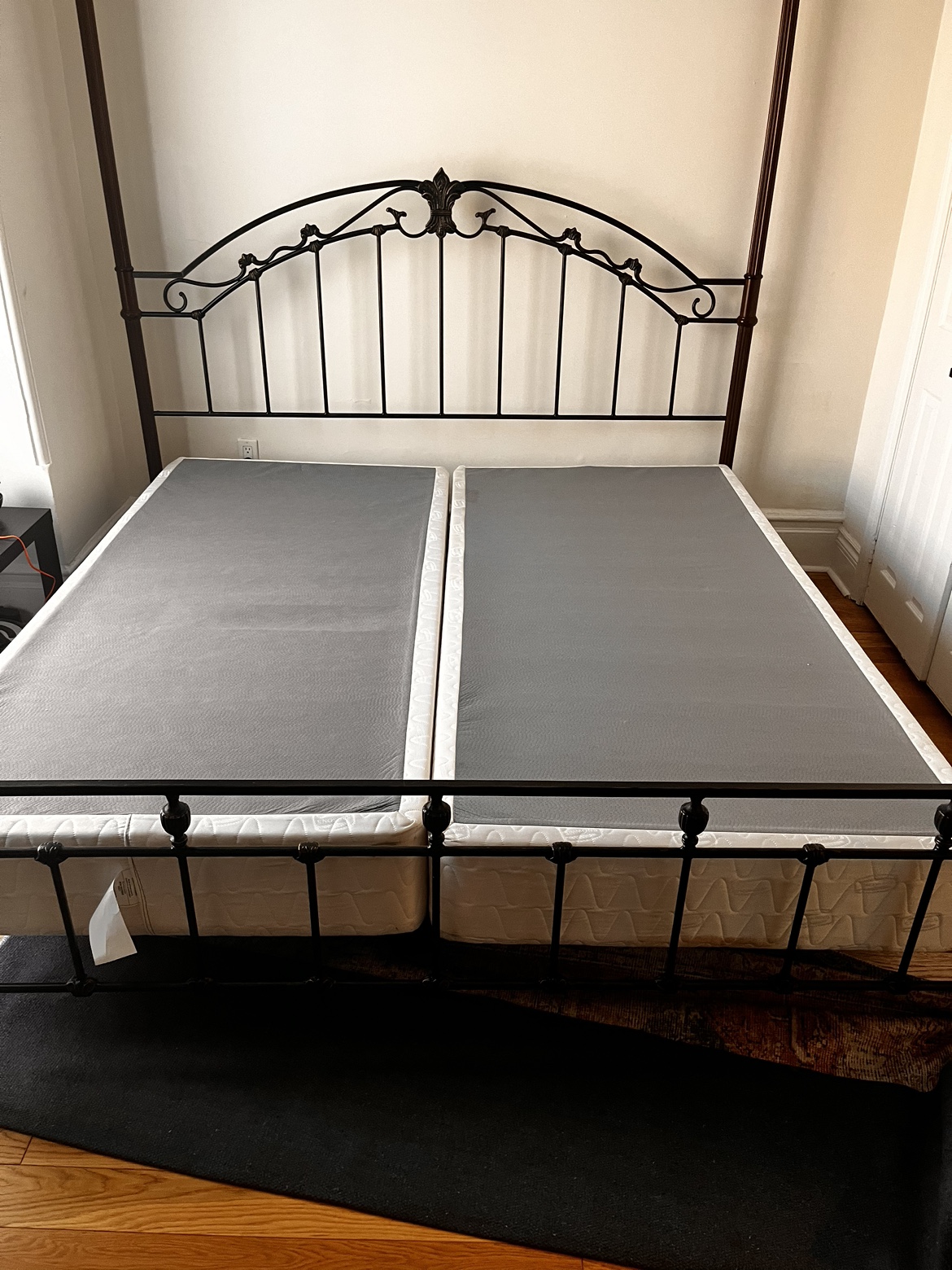 Canopy Bedframe - King - photo 2