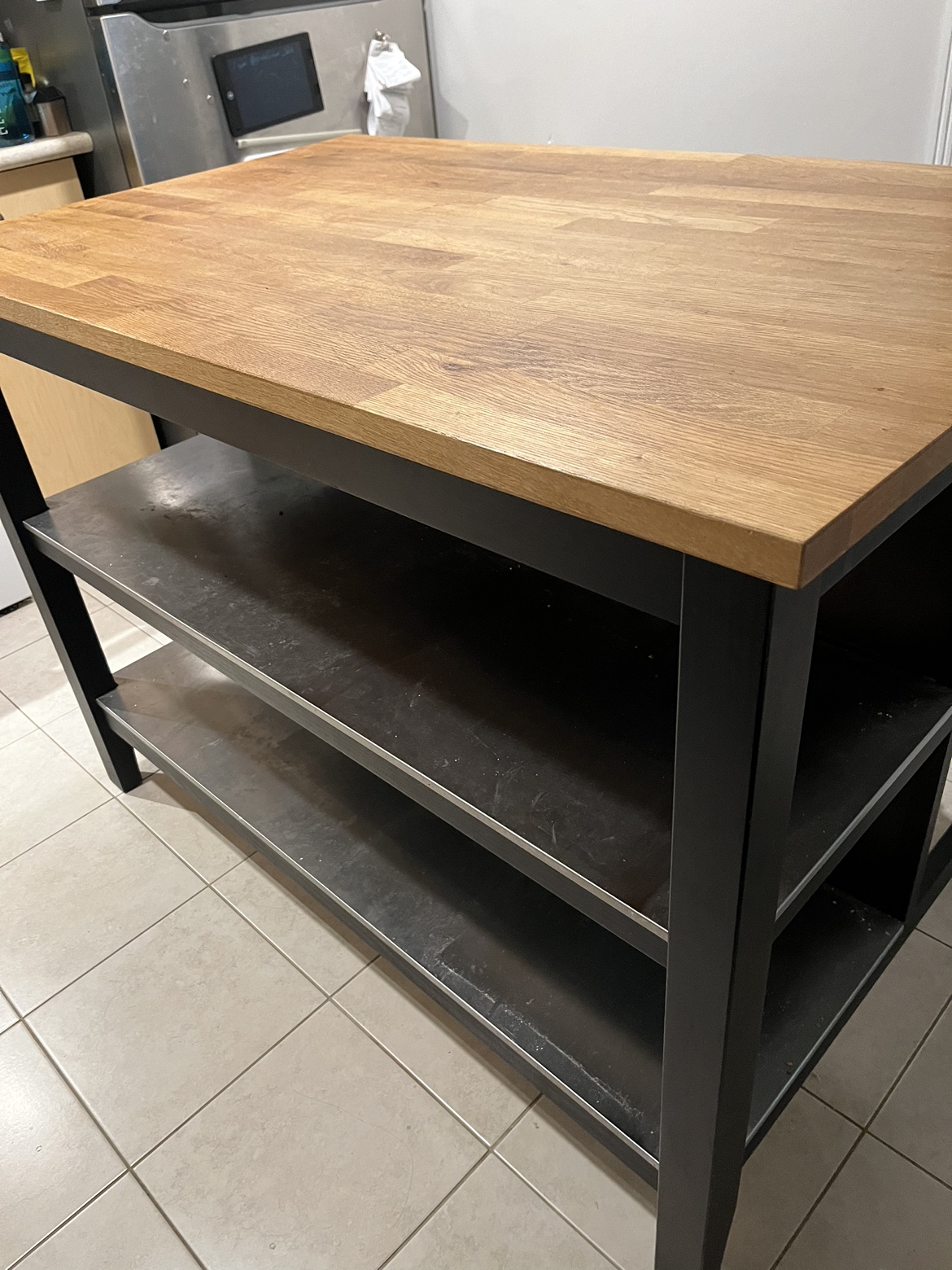 Kitchen island and stools image indicator(2)